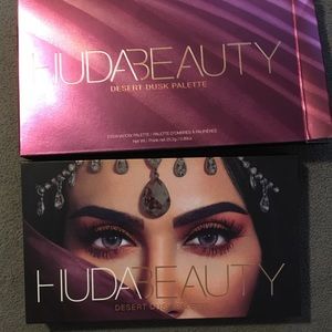 Huda beauty desert dusk eyeshadow palette